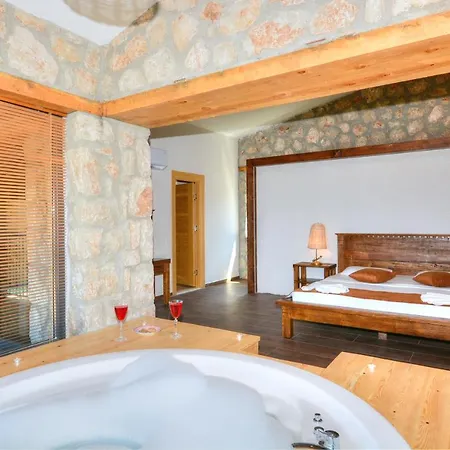 2 Bedroom Private With Infinity Pool And Sea View Villa *
